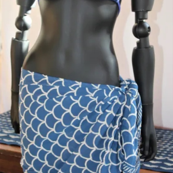 Versatile Indigo Scales India Print Fabric, Cotton, 22 X 67 Inches - Picture 4 of 5